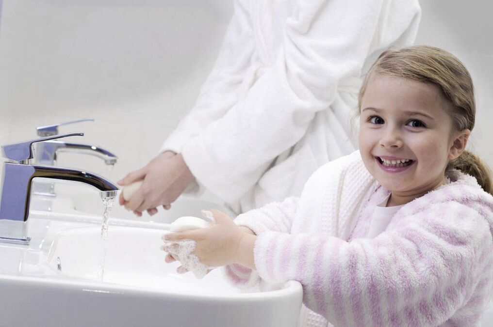 washing your hands to prevent infection with worms